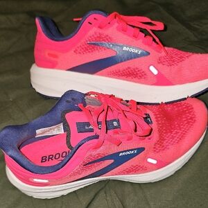 Brooks Womens Sneakers - Vibrant Pink and Navy